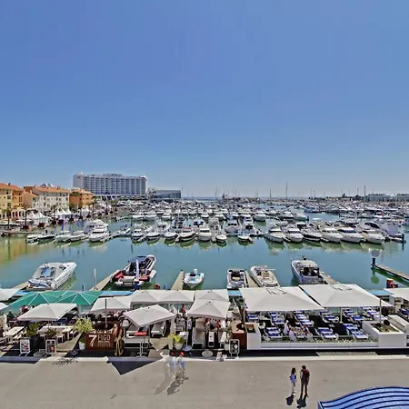 Διαμέρισμα Marina *